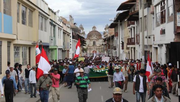 Población pide cesar la violencia y el perjuicio de Cajamarca. (Fabiola Valle)
