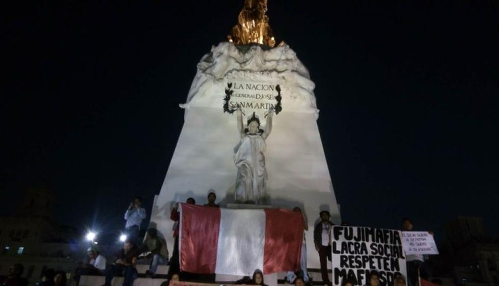 Así se vivió la protesta en rechazo a la moción de censura al ministro Jaime Saavedra. (Perú21)