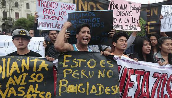 En la lucha. Jóvenes cuestionan intransigencia del presidente por la denominada ‘Ley Pulpín’. (Roberto Cáceres)