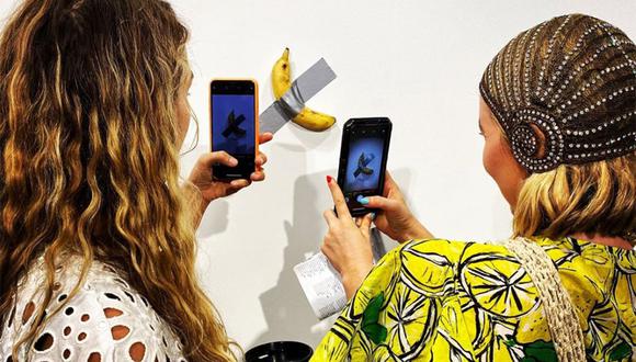 Una banana en una feria de arte que costaba 120 mil dólares. (Foto: Instagram sarahecascone)