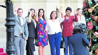 Dina Boluarte se reúne con bancadas mientras define el nuevo gabinete