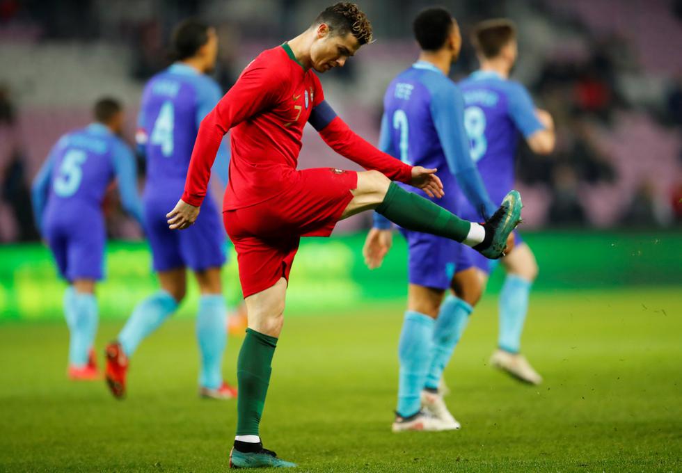 Portugal perdió un invicto de 14 partidos en el Stade de Geneve. (REUTERS)