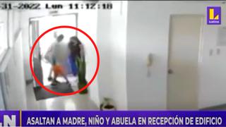 ladrones entran a recepción de un edificio para asaltar a madre frente a su hijo en Ate [VIDEO]