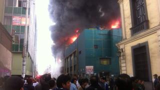 FOTOS: Voraz incendio fue controlado en jirón Paruro