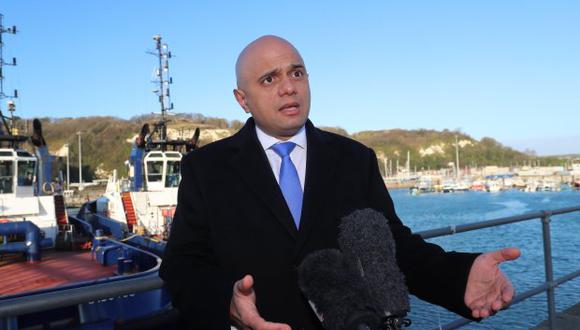 El ministro de Interior, Sajid Javid, anunció que el Reino Unido enviará dos nuevas embarcaciones para tratar de frenar el aumento de las llegadas de inmigrantes desde Francia. (Foto: EFE)