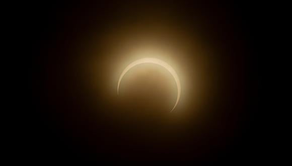 Hoy lunes 8 de abril se podrá ver un eclipse solar total. (Foto: Michael DANTAS / AFP)