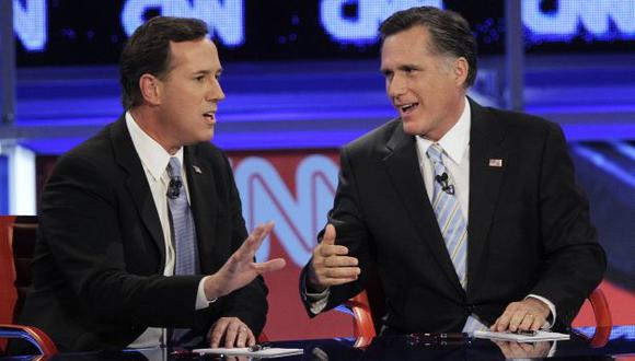 PELEA DE A DOS. Rick Santorum y Mitt Romney serán los que luchen por la candidatura republicana. (AP)