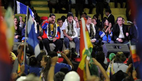 ALIADOS. Evo Morales recibió el respaldo de Maduro, Correa, Bouterse y Mujica en Cochabamba. (AFP)