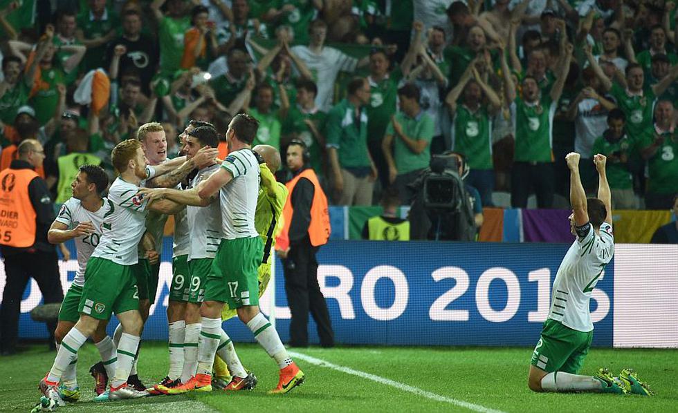 Irlanda venció 1-0 a Italia y pasó a los octavos de final de la Eurocopa 2016. (Reuters)