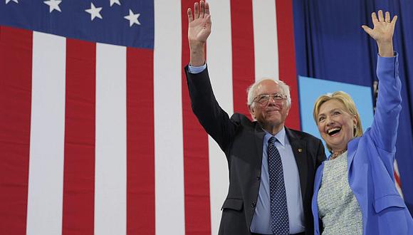 Bernie Sanders da su respaldo oficial a Hillary Clinton en carrera a la Casa Blanca. (Reuters)