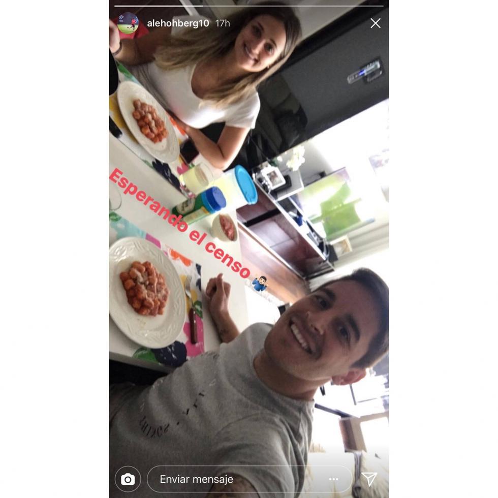 El jugador del cuadro 'blanquiazul', Alejandro Hohberg, disfrutó de la jornada al compartir un almuerzo con su esposa dentro de su hogar. (Foto: Captura)