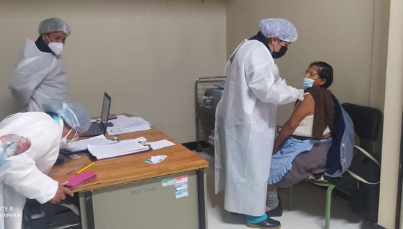 En Espinar, poco más del 55% de la población cuenta con las dos dosis de la vacuna contra el Covid-19 y hasta la fecha no más del 3% ha recibido la dosis de refuerzo.