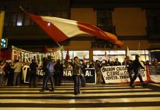 Cercado de Lima: Varias personas protestan cerca del Congreso para exigir su cierre 