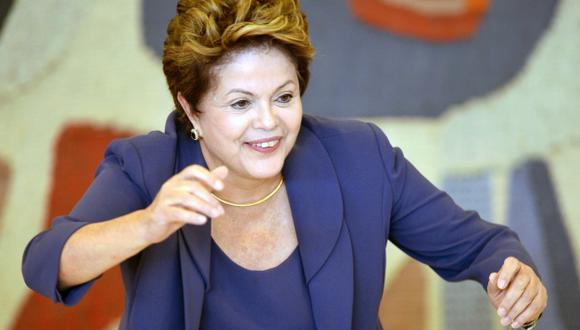 Dilma Rousseff también ganaría en segunda vuelta con 4 puntos de diferencia. (AFP)