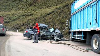 Huarochirí: Choque entre automóvil y camión dejó dos muertos