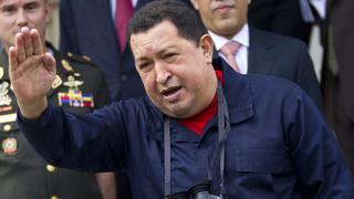 Critican secretismo sobre mal de Chávez