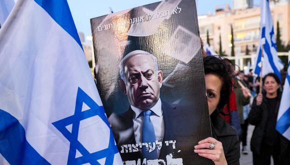 En Israel, el populista Netanyahu, para intentar detener los juicios de corrupción en su contra y por su sed de poder, ha transigido al gobierno más nacionalista y religioso de la historia, señala el columnista. (Foto de JACK GUEZ / AFP)