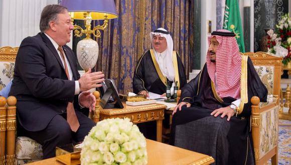 El rey Salman bin Abdelaziz de Arabia Saudí conversó con el secretario de Estado de EE.UU., Mike Pompeo, sobre las relaciones bilaterales de los "dos países amigos". (Foto: EFE)