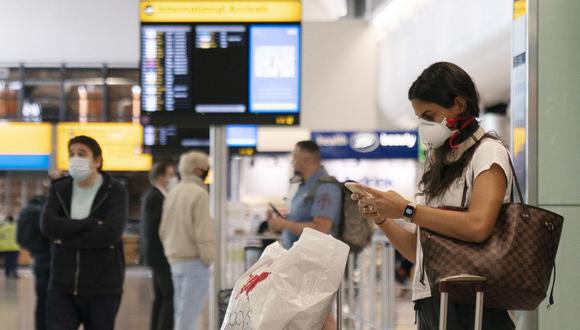 Entra en vigor en Reino Unido polémica cuarentena a visitantes que lleguen del extranjero. (EFE/EPA/WILL OLIVER)