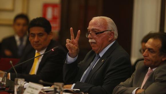 Congresista Carlos Tubino critica a legisladores que renunciaron al oficialismo.