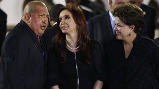 Cristina y Dilma abandonan a Chávez