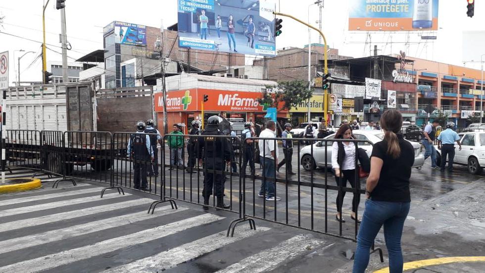 Los ambulantes de la avenida España, la principal del Centro Histórico de Trujillo, fueron retirados por la madrugaba. (Foto: Alan Benites)