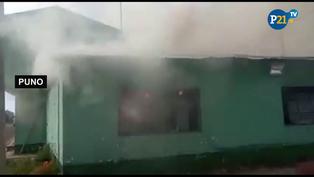 Vándalos incendian comisaría en Puno