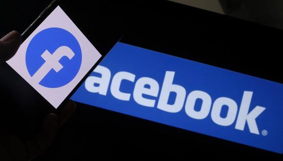 Facebook volvió a presentar problemas días después de apagón global. (Foto: Chris DELMAS / AFP)