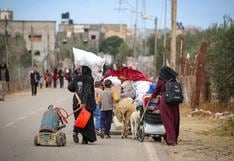 Rafah: Más de cien mil personas huyen entre bombardeos israelíes