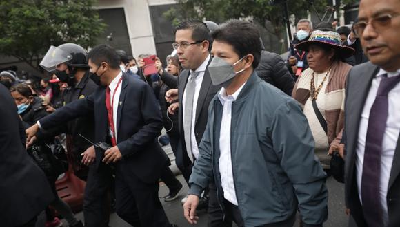 El presidente de la República Pedro Castillo acude junto a sus abogados a la Fiscalía de la Nación para rendir su manifestación por las investigaciones que tiene en su contra. (Fotos: Britanie Arroyo)