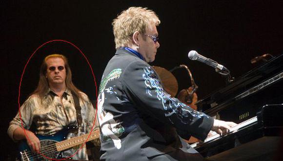 Birch en un concierto junto a Elton John. (Ros O'Gorman)