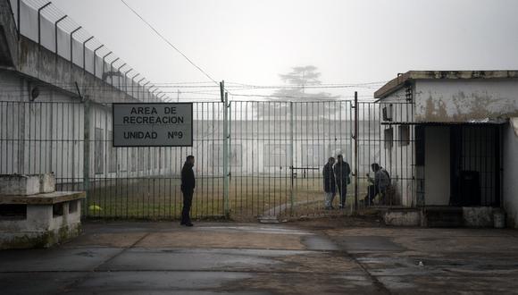 View of a courtyard the Unidad Penitenciaria N� 9 of La Plata, a prison outside of Buenos Aires, Argentina, on June 30, 2018. (Photo by EITAN ABRAMOVICH / AFP)