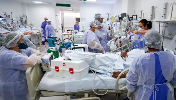 En Brasil, los hospitales ya están saturados: 18 de los 27 estados brasileños tienen más del 90% de sus camas de unidades de cuidados intensivos (UCI) para COVID-19 ocupadas. (EFE/ Marcelo Oliveira)