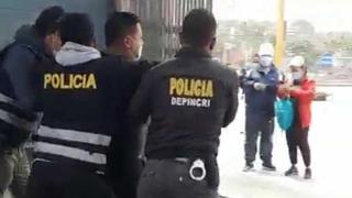 Tres sujetos fueron detenidos cuando intentaban robar a pasajeros en la estación Tomás Valle del Metropolitano
