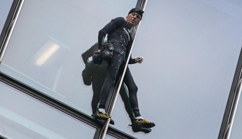 Alemania: Detenido el “Spiderman” de Francia tras haber escalado un rascacielos de Frankfurt. (Foto: AFP)