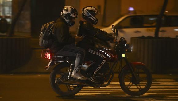 POLÉMICA. Restringirán la circulación de motos con dos o más personas si no tienen autorización (César Campos).