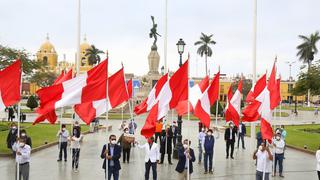 Gobernador de La Libertad encabezó “banderazo” y pidió la presencia de Martos y Mazzetti