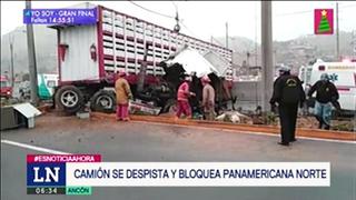 Tráiler se despista y bloquea la carretera Panamericana Norte [VIDEO]