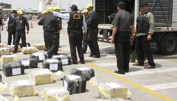 La Policía halló 112 ladrillos de droga camuflados en la cabina del vehículo pesado. (USI/Referencial)