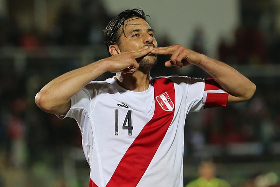 Claudio Pizarro fue el capitán de la 'bicolor' en el proceso con Markarían y obtuvo el tercer lugar en la Copa América de Chile. (Getty Images)