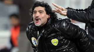 Diego Maradona hizo el 'Ice Bucket Challenge' y retó a Julia Roberts