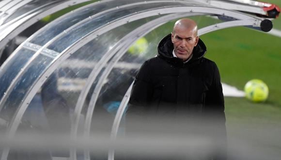 Zinedine Zidane se defendió de las críticas por la salidas de jugadores de Real Madrid. (Foto: AFP)