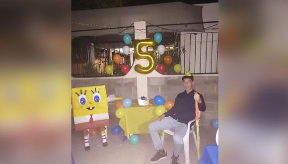 En Sonora, México, este joven decidió celebrar sus 5 años, pues nació un 20 de febrero del año 2000. | Foto: Mario López