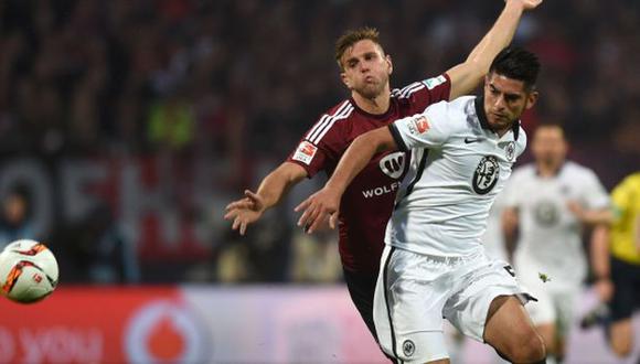 Eintracht Frankfurt de Carlos Zambrano venció 1-0 a Nuremberg. (AFP)