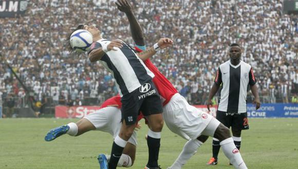 PARECE QUE SÍ. El paraguayo no entrenó ayer, pero todo apunta a que seguirá en el equipo. (Mario Zapata)