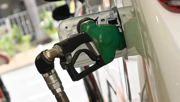Ejecutivo busca frenar el alza de precio de los combustibles. (Foto: AFP)