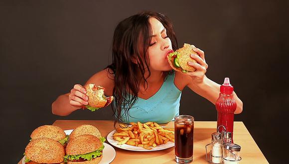 Comida chatarra pueden generar enfermedades como obesidad, diabetes, hipertensión, lo que aumenta el riesgo que las personas desarrollen un mal pronóstico por COVID-19. (Foto: GEC)
