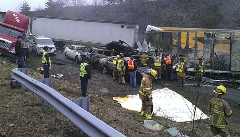 La Policía del estado de Virginia determinó que 95 vehículos chocaron en 17 accidentes separados en un tramo de kilómetro y medio. (Reuters)