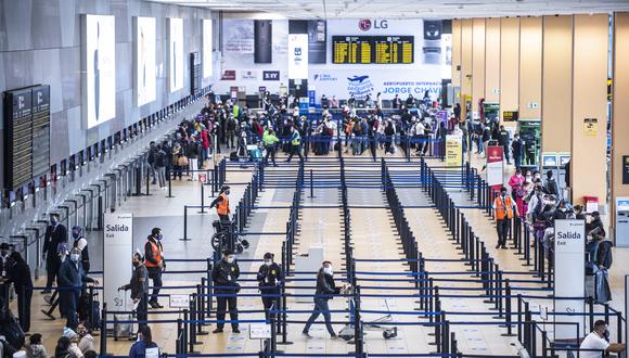 Peruanos pueden viajar a varios países sin necesidad de una visa de turista. (Foto: ERNESTO BENAVIDES / AFP)