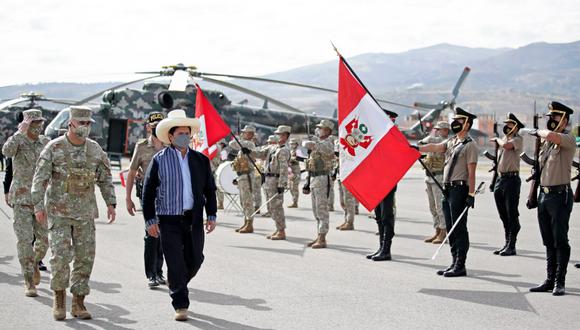 El jefe de Estado llegó a Ayacucho esta mañana y fue recibid por el Gobernador Carlos Rúa. (Foto: Presidencia)